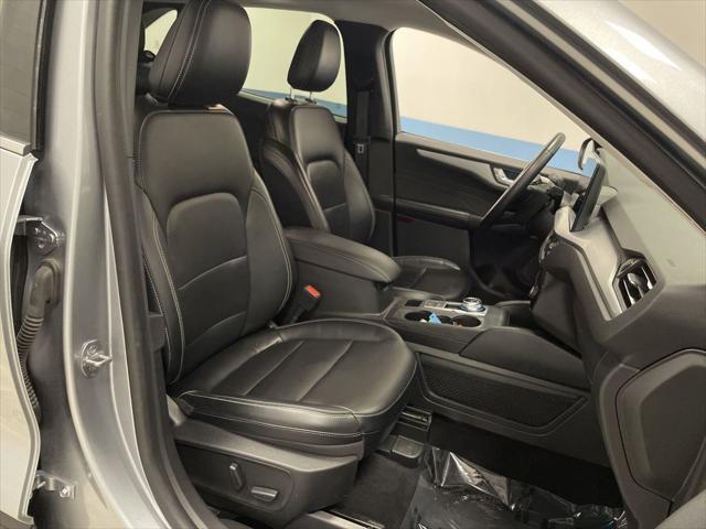 Photo of 2023 ICONIC SILVER METALLIC Ford Escape