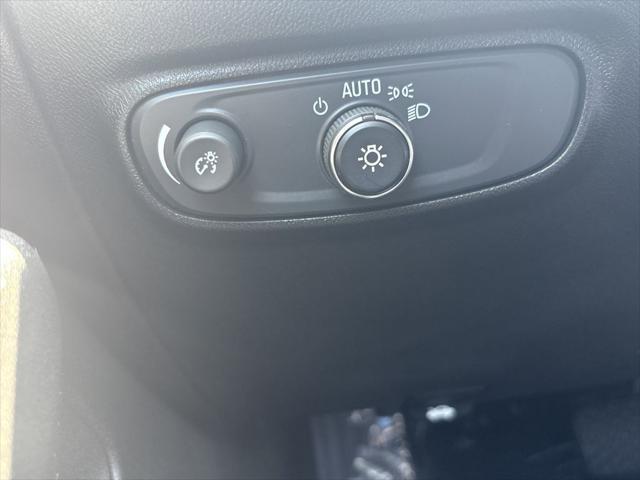 Photo of 2020 Summit White Chevrolet Equinox