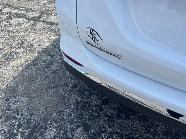 Photo of 2020 Summit White Chevrolet Equinox