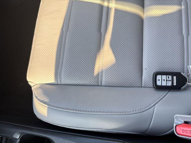 Photo of 2017 Gray Honda CR-V