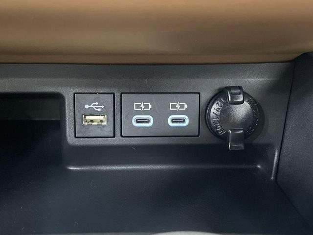 Photo of 2023 Midnight Black Metallic Toyota Highlander