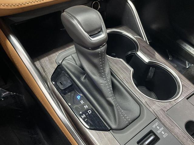 Photo of 2023 Midnight Black Metallic Toyota Highlander
