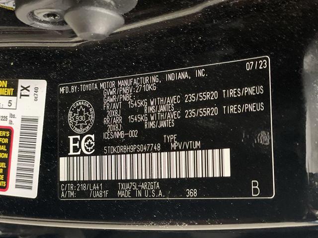 Photo of 2023 Midnight Black Metallic Toyota Highlander