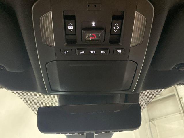 Photo of 2023 Midnight Black Metallic Toyota Highlander