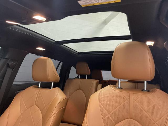 Photo of 2023 Midnight Black Metallic Toyota Highlander