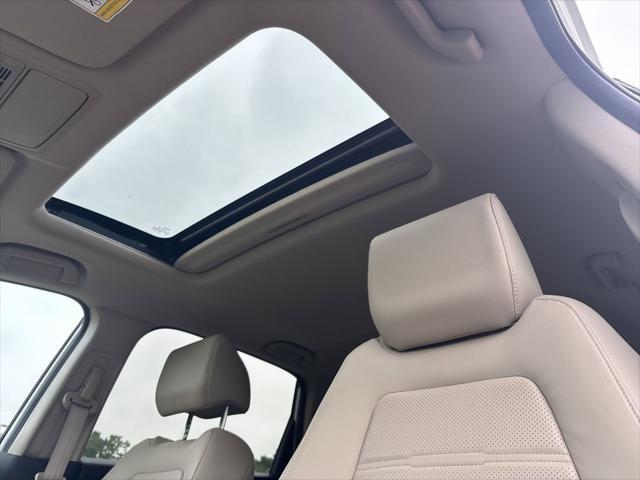 Photo of 2021 Platinum White Pearl Honda CR-V