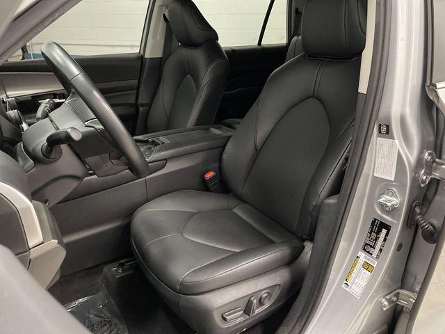 Photo of 2024 Celestial Silver Metallic Toyota Grand Highlander