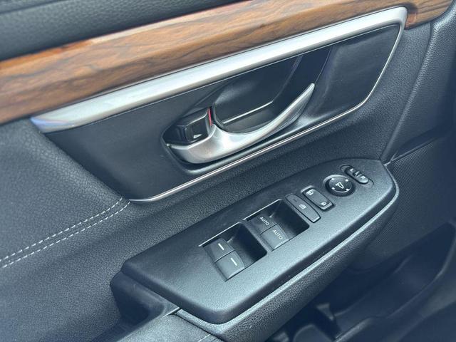 Photo of 2021 Platinum White Pearl Honda CR-V