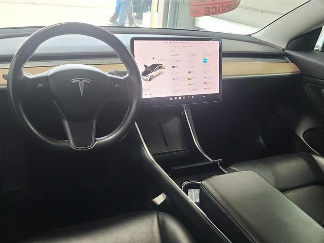 Photo of 2019 Pearl White Multi-Coat Tesla Model 3