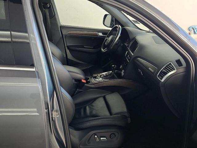 Photo of 2016 Monsoon Gray Metallic Audi Q5