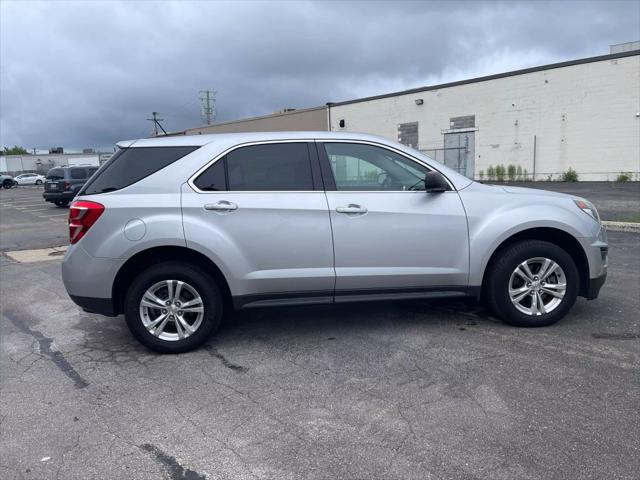 Photo of 2017 Silver Ice Metallic Chevrolet Equinox