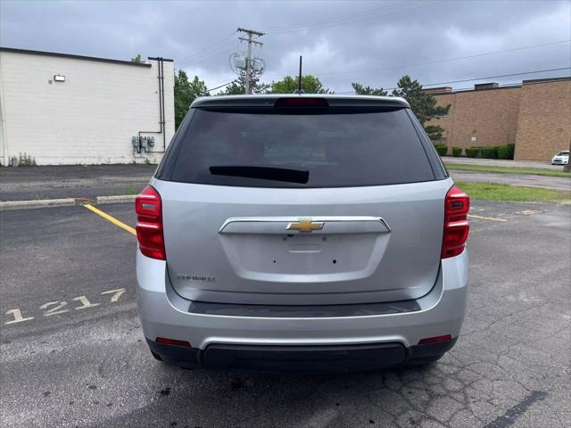 Photo of 2017 Silver Ice Metallic Chevrolet Equinox