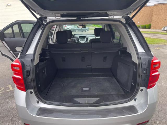 Photo of 2017 Silver Ice Metallic Chevrolet Equinox