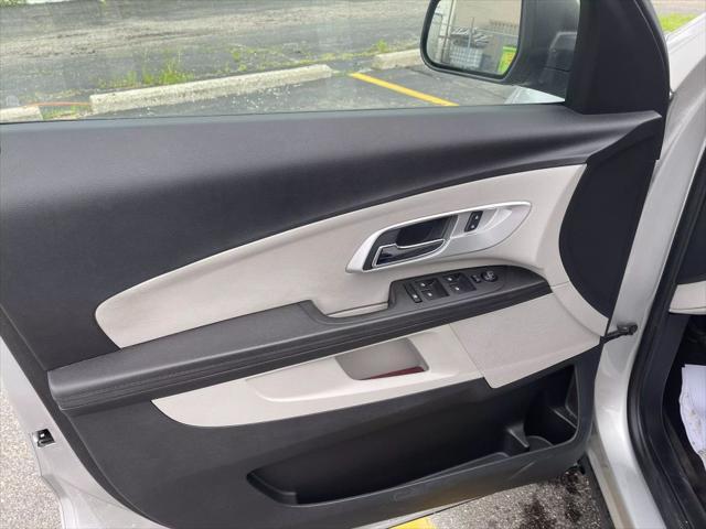 Photo of 2017 Silver Ice Metallic Chevrolet Equinox