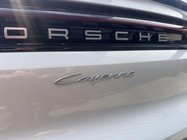 Photo of 2025 Carrara White Metallic Porsche Cayenne