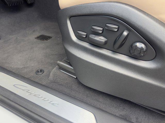Photo of 2025 Carrara White Metallic Porsche Cayenne