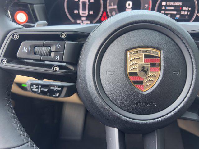 Photo of 2025 Carrara White Metallic Porsche Cayenne