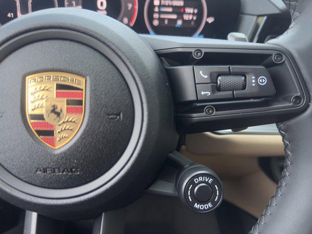 Photo of 2025 Carrara White Metallic Porsche Cayenne