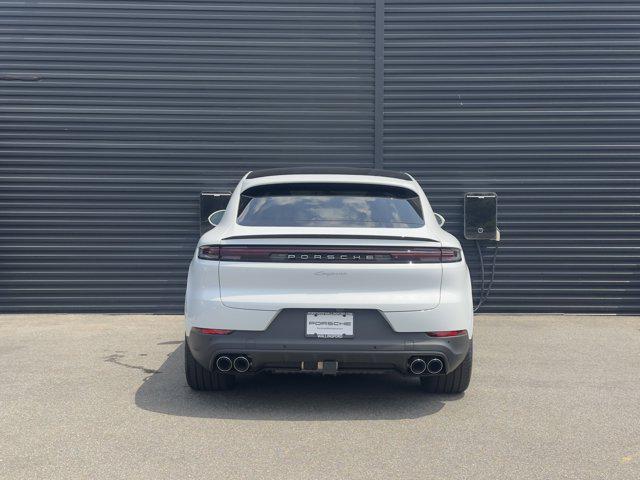 Photo of 2025 Carrara White Metallic Porsche Cayenne