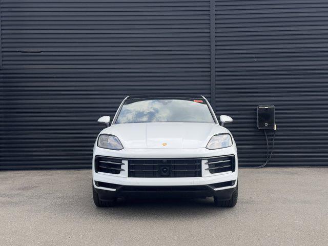 Photo of 2025 Carrara White Metallic Porsche Cayenne