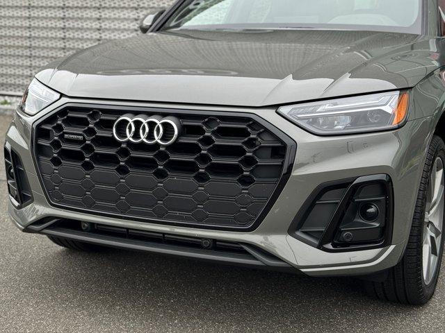 Photo of 2025 Chronos Gray Metallic Audi Q5
