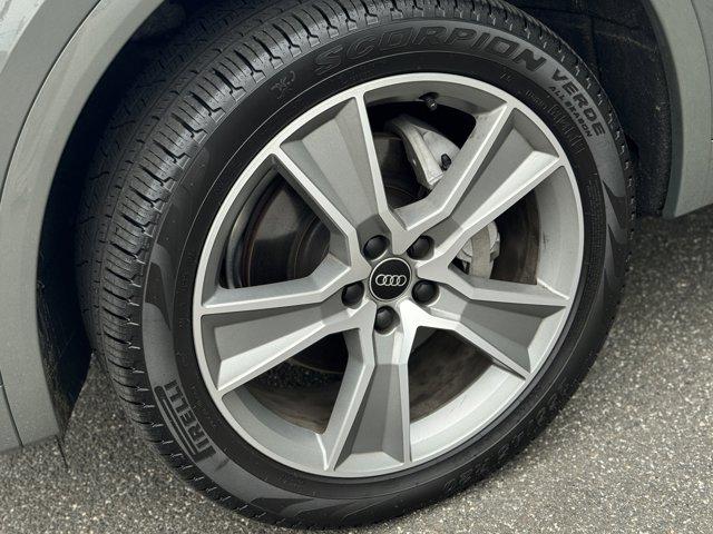 Photo of 2025 Chronos Gray Metallic Audi Q5