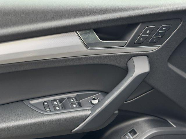 Photo of 2025 Chronos Gray Metallic Audi Q5