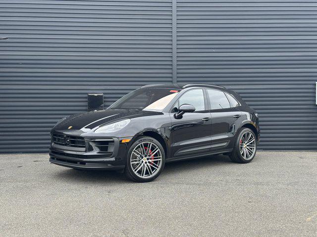 Photo of 2025 Jet Black Metallic Porsche Macan