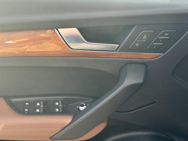 Photo of 2022 Navarra Blue Metallic Audi Q5