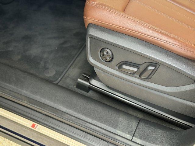 Photo of 2022 Navarra Blue Metallic Audi Q5