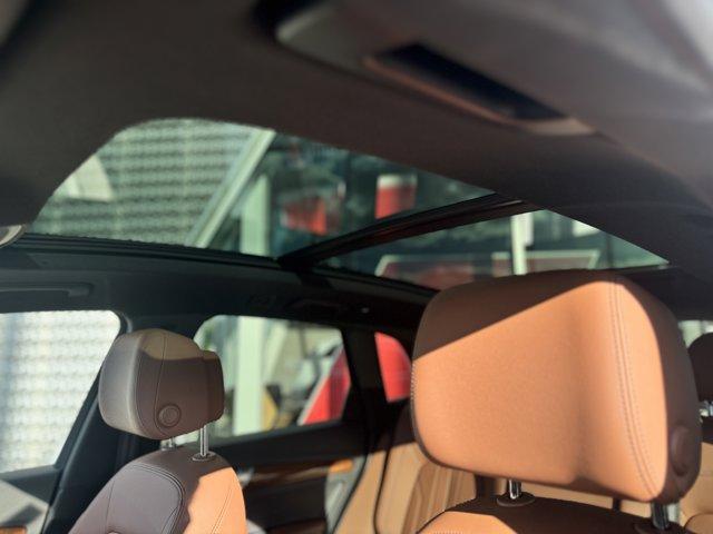 Photo of 2022 Navarra Blue Metallic Audi Q5