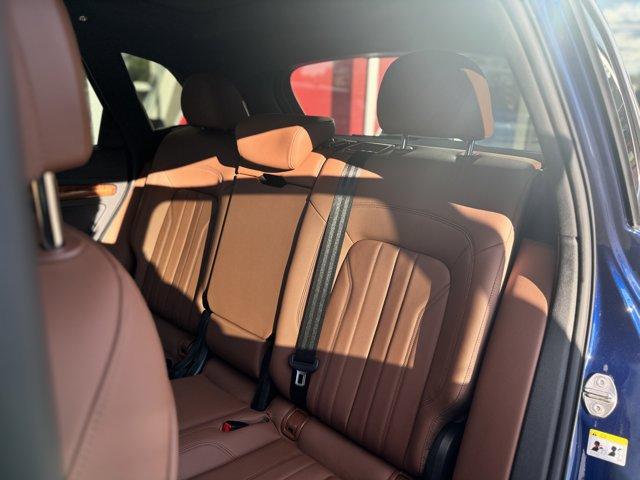 Photo of 2022 Navarra Blue Metallic Audi Q5