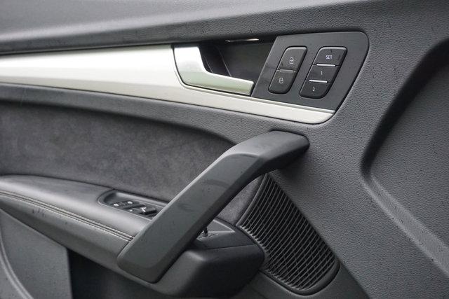Photo of 2024 Glacier White Metallic Audi Q5
