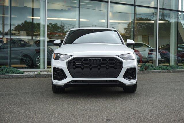 Photo of 2024 Glacier White Metallic Audi Q5