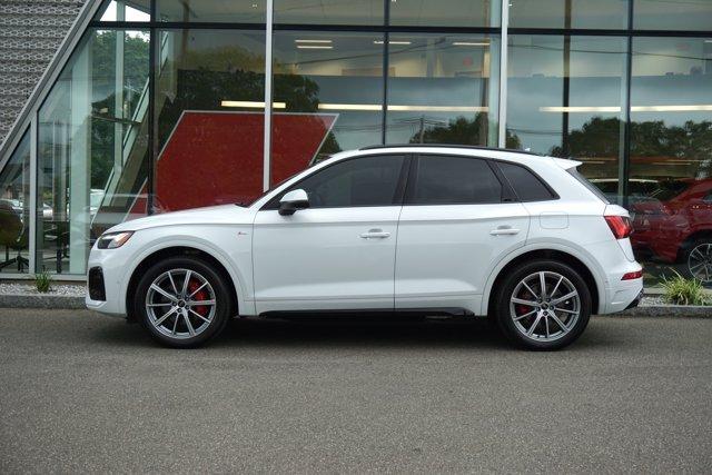Photo of 2024 Glacier White Metallic Audi Q5