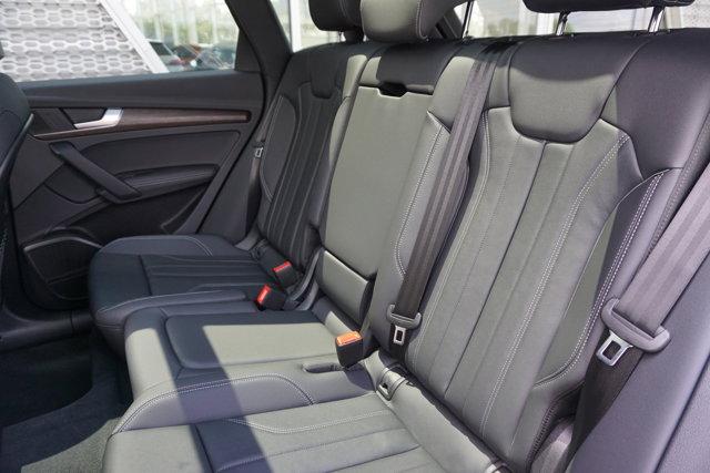 Photo of 2025 Daytona Gray Pearl Effect Audi Q5
