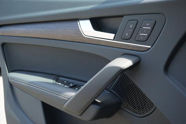 Photo of 2025 Daytona Gray Pearl Effect Audi Q5