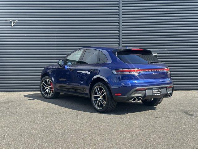 Photo of 2022 Gentian Blue Metallic Porsche Macan