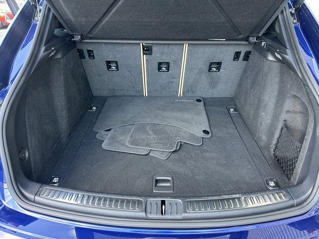 Photo of 2022 Gentian Blue Metallic Porsche Macan