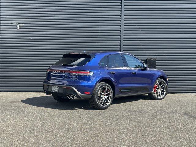 Photo of 2022 Gentian Blue Metallic Porsche Macan