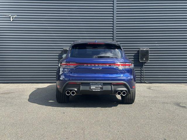 Photo of 2022 Gentian Blue Metallic Porsche Macan