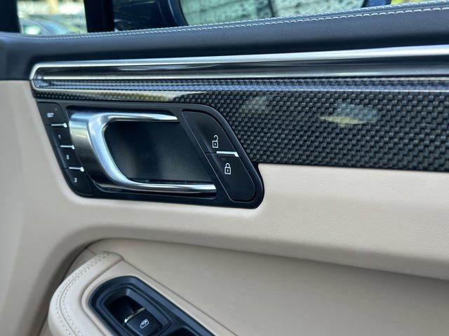 Photo of 2022 Gentian Blue Metallic Porsche Macan