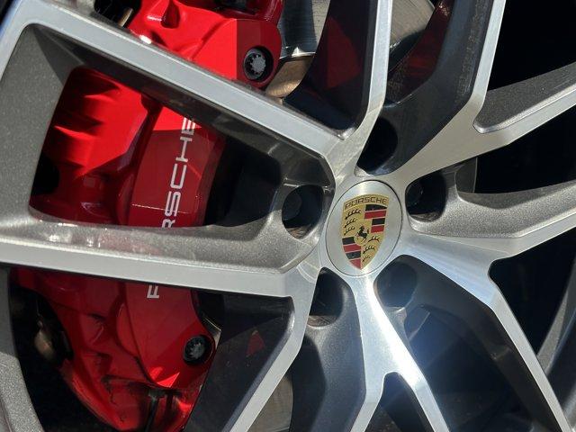 Photo of 2022 Gentian Blue Metallic Porsche Macan