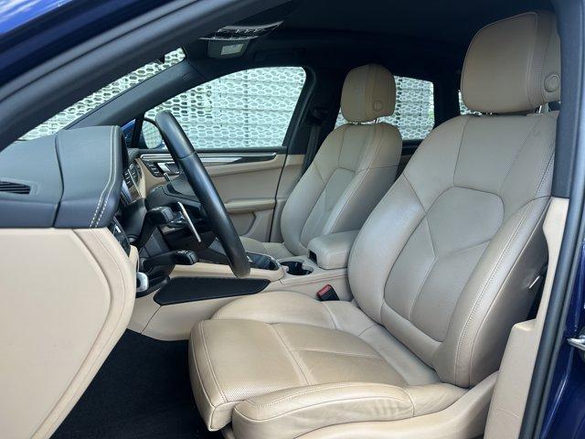 Photo of 2022 Gentian Blue Metallic Porsche Macan