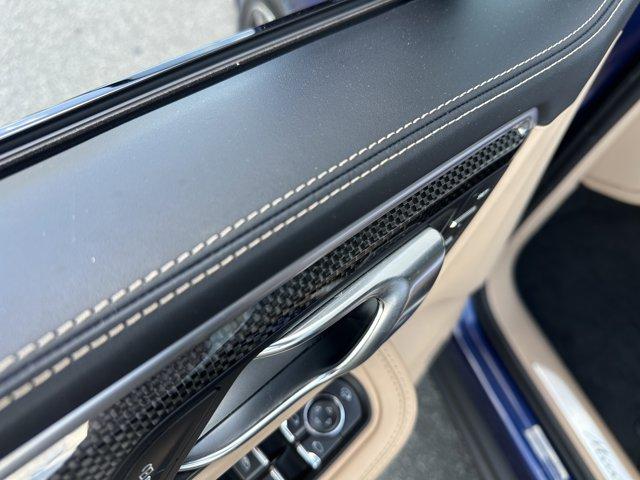 Photo of 2022 Gentian Blue Metallic Porsche Macan