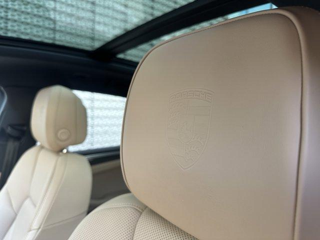 Photo of 2022 Gentian Blue Metallic Porsche Macan