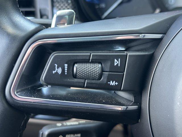 Photo of 2022 Gentian Blue Metallic Porsche Macan