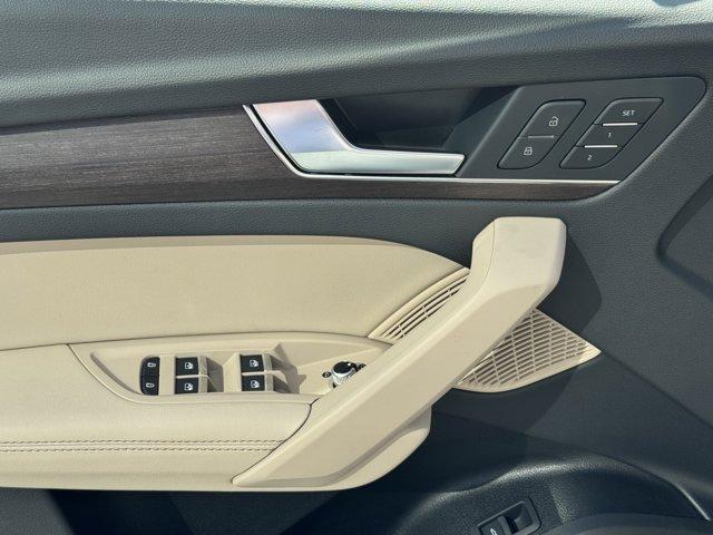 Photo of 2025 Glacier White Metallic Audi Q5