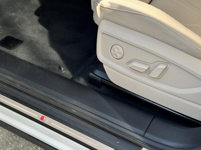 Photo of 2025 Glacier White Metallic Audi Q5