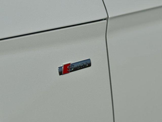 Photo of 2025 Glacier White Metallic Audi Q5